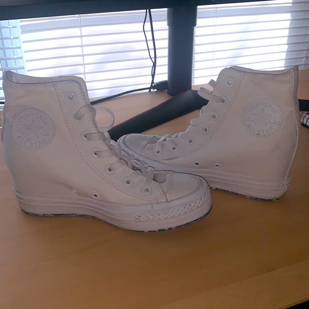 Converse high top tennis shoes so 7.5 women’s
